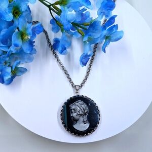 Oversized Black Glass Cameo on Belcher Chain Vintage Necklace